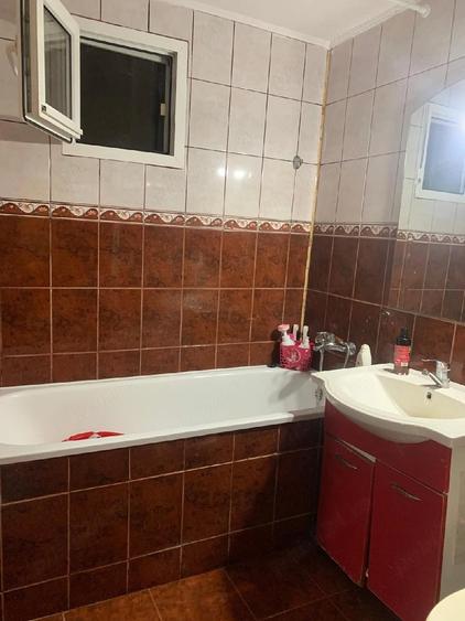 Apartament cu 4 camere decomandat în Titan