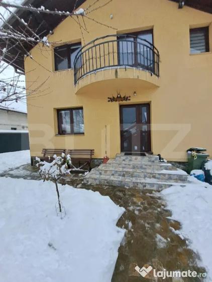 Casă cu 4 camere cu Canalizare în Central