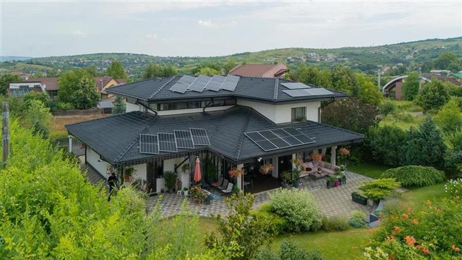 Casă individuală cu 5 camere cu Canalizare în Bucium