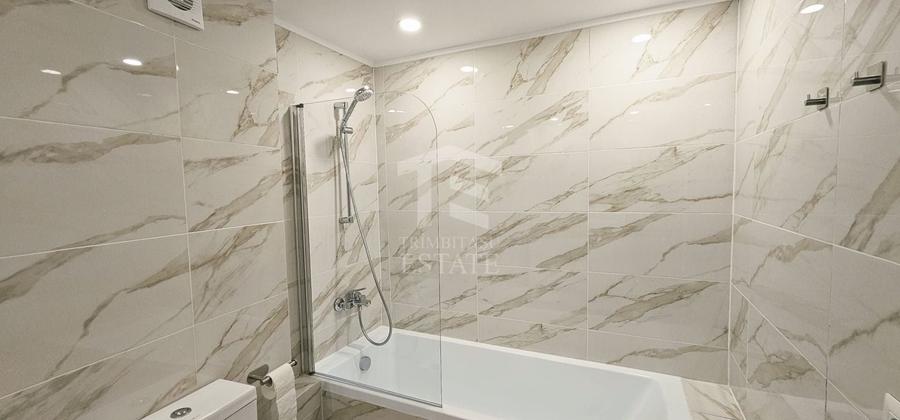 Apartament cu 3 camere semidecomandat, mobilat în Central