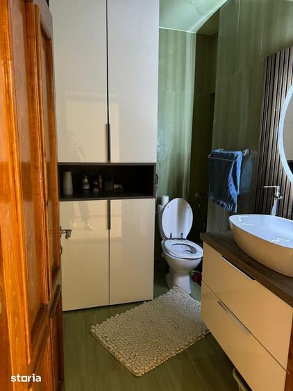 Apartament cu 3 camere decomandat în Calea București