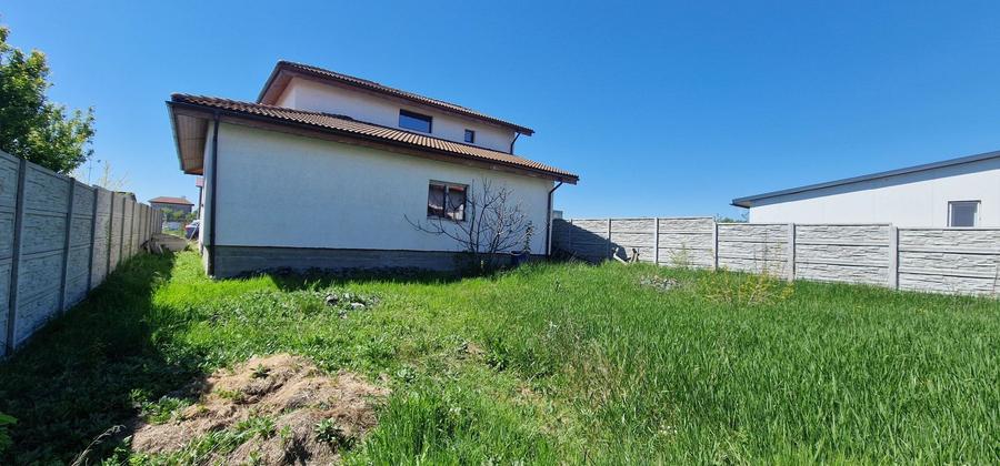 Casă individuală cu 6 camere cu Canalizare în Sud