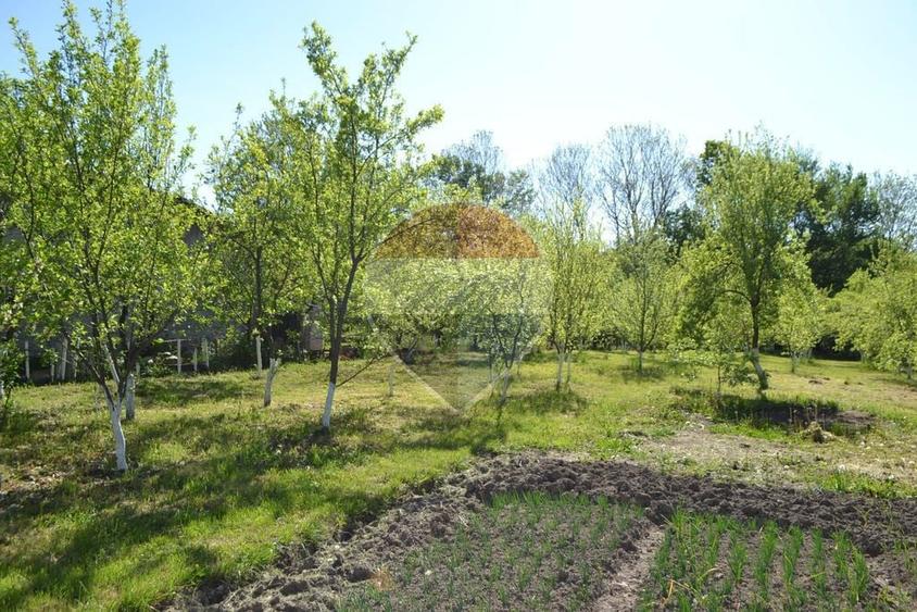 Casă cu 5 camere cu Teren 1842 Mp în Boboci