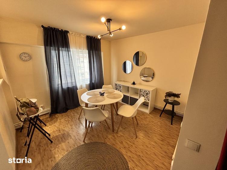 Apartament cu 4 camere decomandat în Exterior Vest