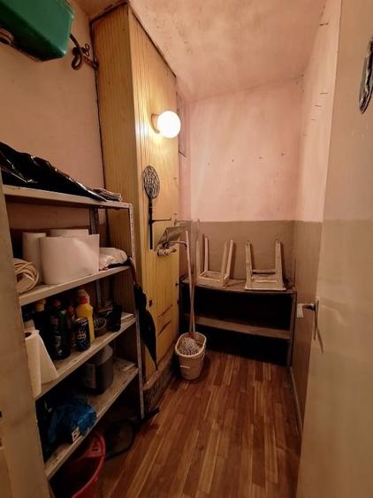 Vând apartament 3 camere și 7 dependițe, decomandat, bloc reabilitat + garaj - 10