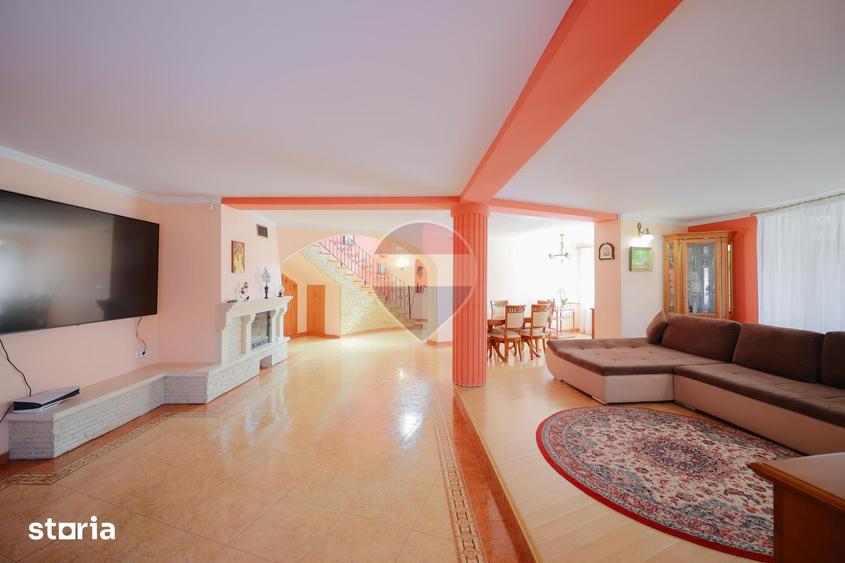 Casă cu 5 camere cu Teren 1198 Mp în Central