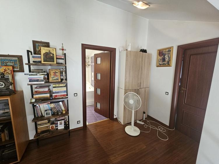 Casă cu 4 camere în Dragomirești-Vale
