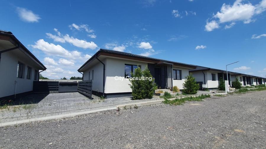 Casă cu 4 camere cu Teren 400 Mp în Crevedia