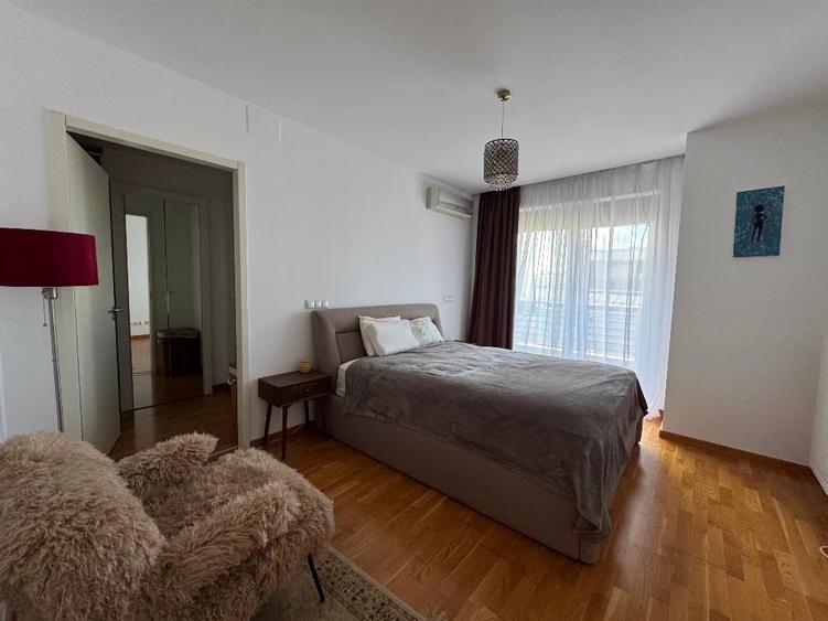 Apartament cu 3 camere semidecomandat în Sisești