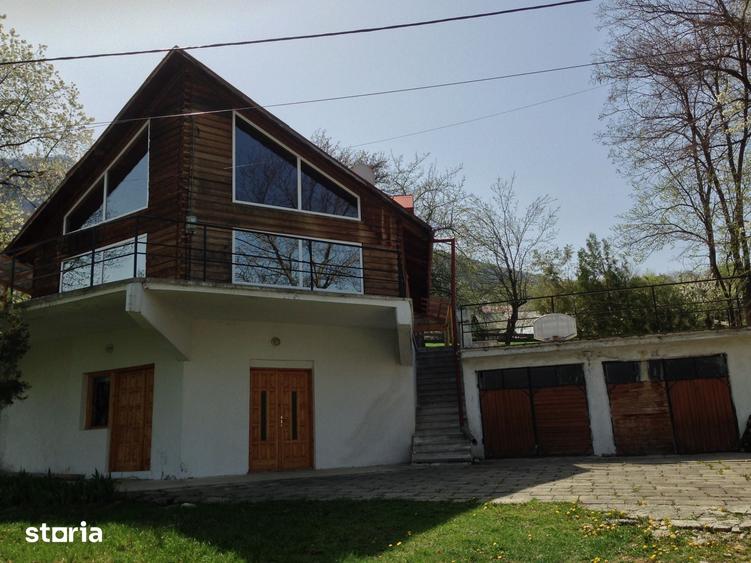 Casă cu 6 camere cu Teren 1620 Mp în Bran