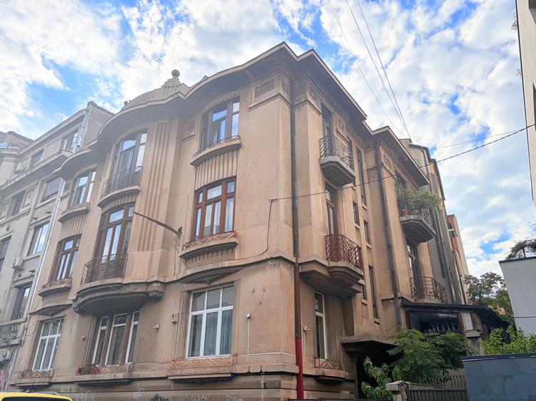 Apartament cu 4 camere decomandat în Universitate