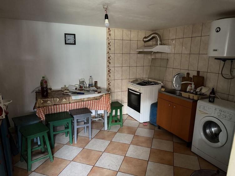 Casă cu 4 camere în Viișoara