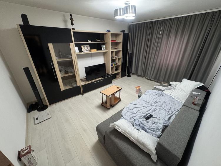 Apartament 3 camere Poarta 6 - 1
