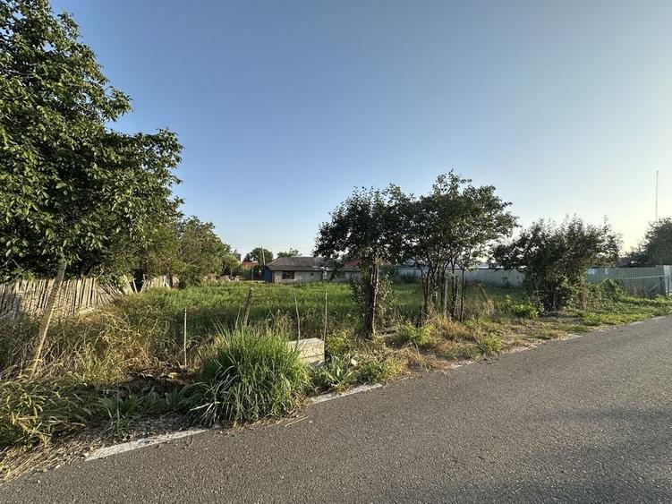 Teren de 700 mp, în Lipia
