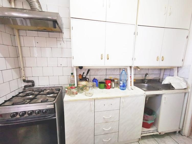 Apartament cu 3 camere semidecomandat în Bucureștii Noi