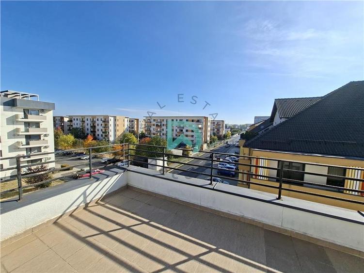 Apartament cu 4 camere decomandat în Tractorul