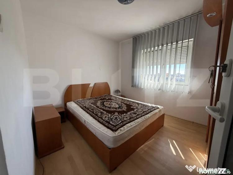 Apartament cu 3 camere decomandat în Micro 4