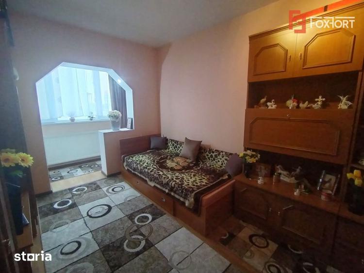 Apartament cu 3 camere semidecomandat, mobilat în Ciarda Roșie