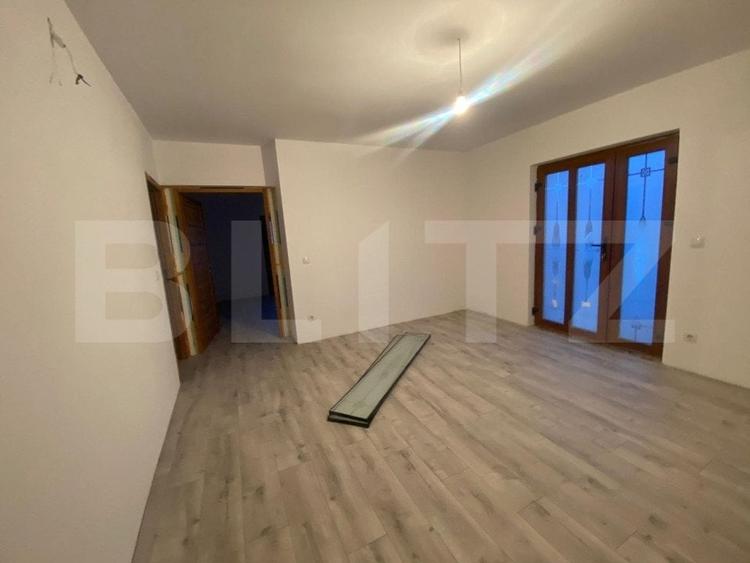 Casă individuală cu 6 camere cu Teren 500 Mp în Beclean