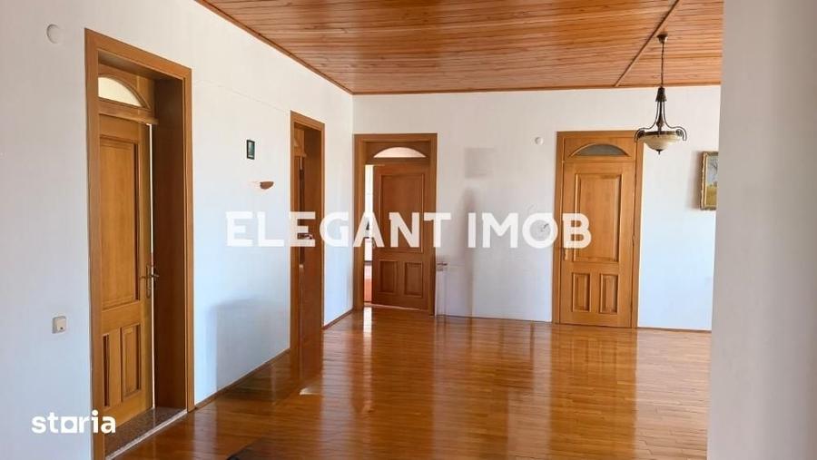Casă cu 10 camere cu Teren 4900 Mp în Corbeanca