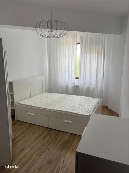 Apartament cu 3 camere în Apărătorii Patriei
