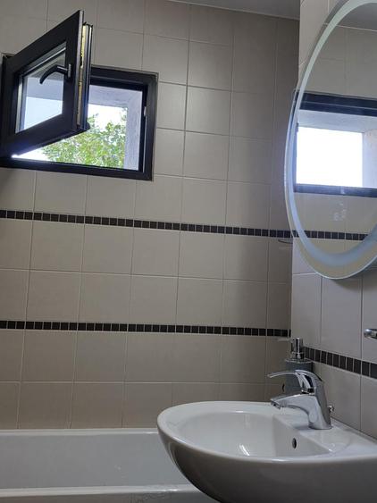 Apartament cu 3 camere decomandat în Berceni