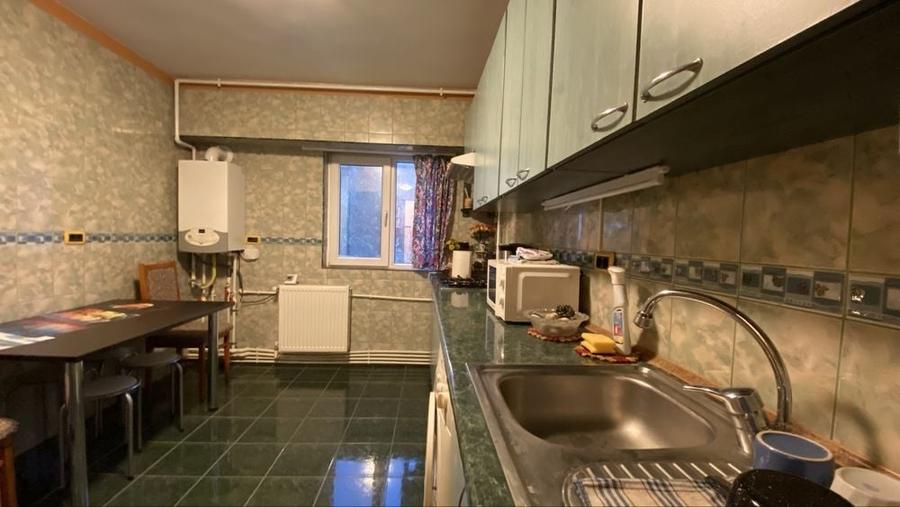 Apartament cu 3 camere decomandat în Faleza Nord
