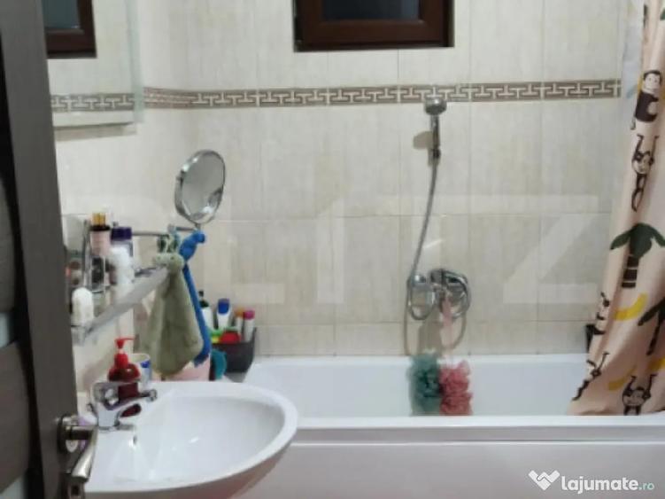 Apartament cu 3 camere decomandat în Burdujeni