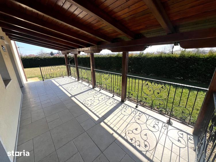 Casă cu 5 camere cu Teren 1250 Mp în Sud