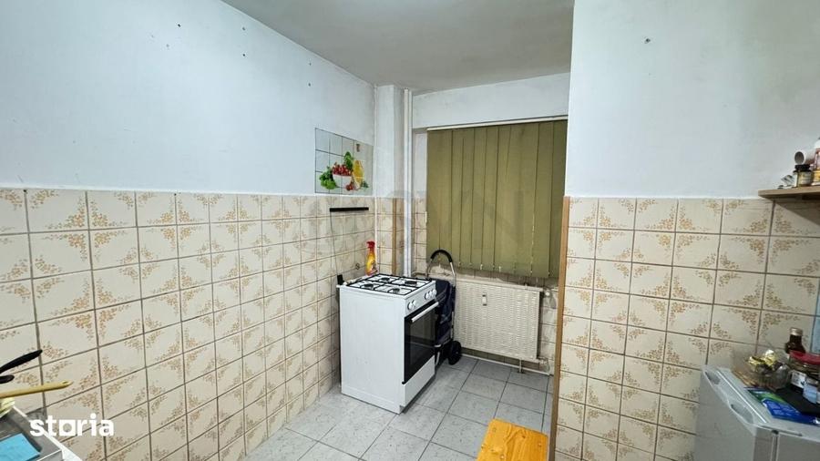 Apartament cu 3 camere decomandat în Vitan