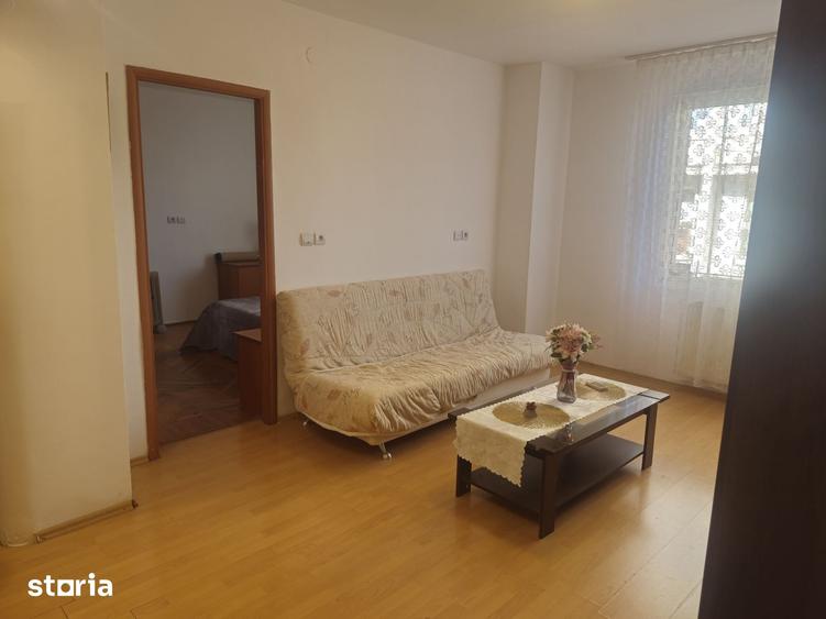 Apartament cu 2 camere semidecomandat în Centrul Civic