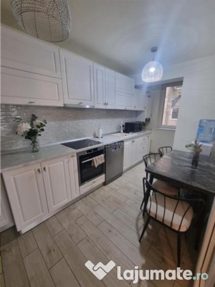 Apartament 3 cam et 2 decomandat renovat zona Colfescu - 16