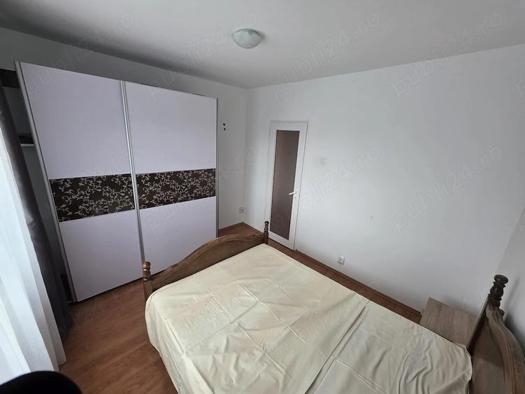 Apartament cu 3 camere decomandat în Astra