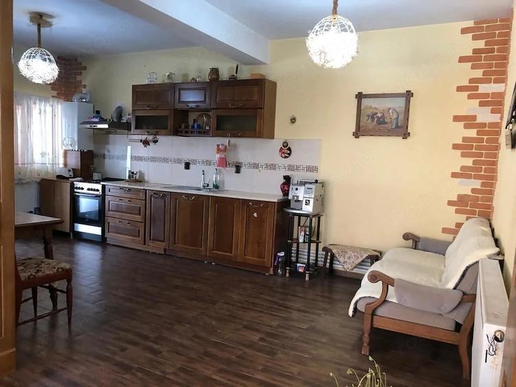Casă cu 4 camere cu Teren 500 Mp în Central