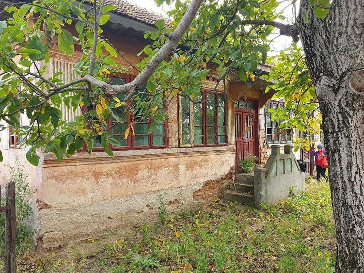 Casă cu 3 camere cu Teren 660 Mp în Bratovoești