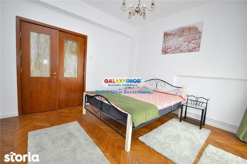 Apartament cu 3 camere semidecomandat, mobilat în Universitate