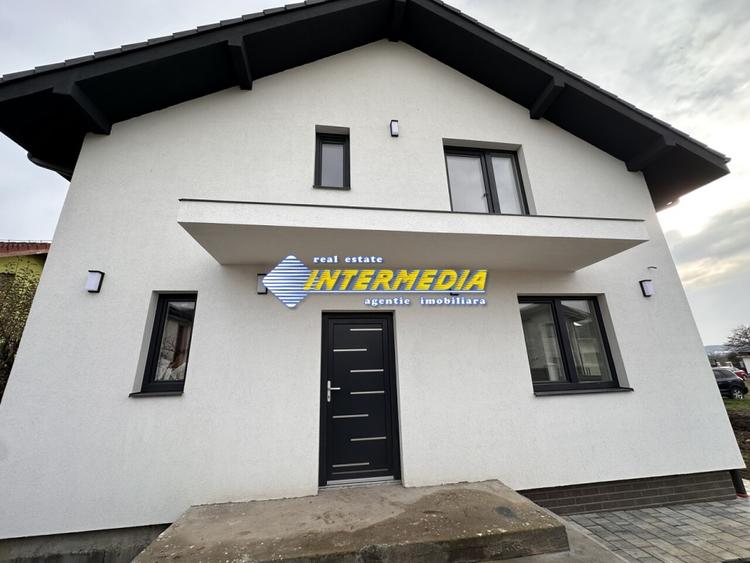Casă individuală cu 4 camere cu Teren 361 Mp în Micești