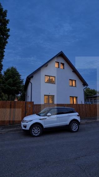 Casă individuală cu 10 camere cu Canalizare în Semicentral