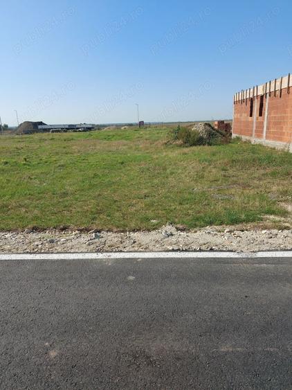 Teren de 2001 mp, în Ianova