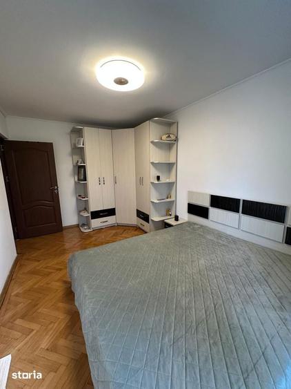Apartament cu 3 camere semidecomandat în Militari