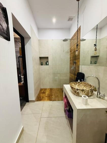 Casă individuală cu 5 camere cu Teren 1600 Mp în Cetate