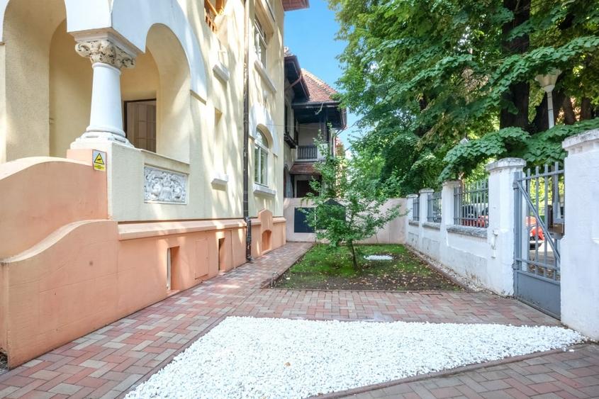 Casă individuală cu 8 camere cu Canalizare în Kiseleff