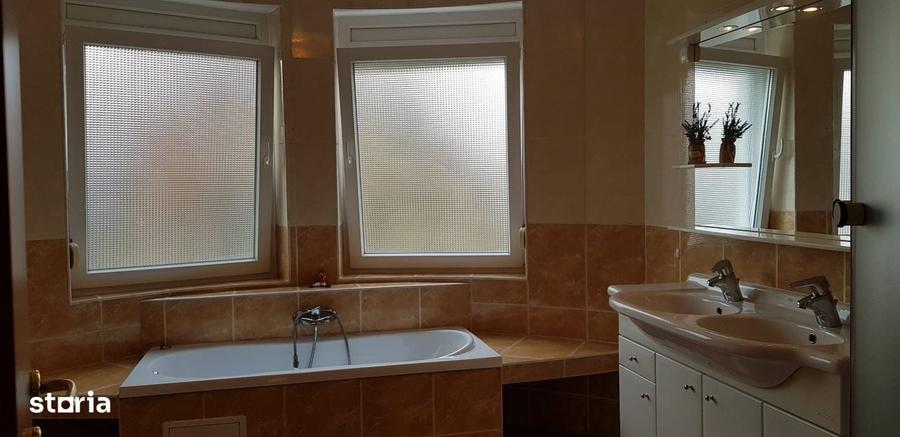 Casă cu 4 camere în Trei Stejari