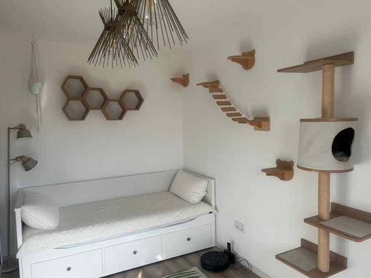 Apartament cu 3 camere semidecomandat, mobilat în Florești