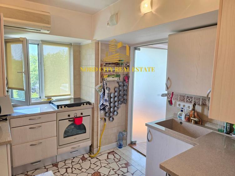 Apartament cu 3 camere semidecomandat în Titulescu