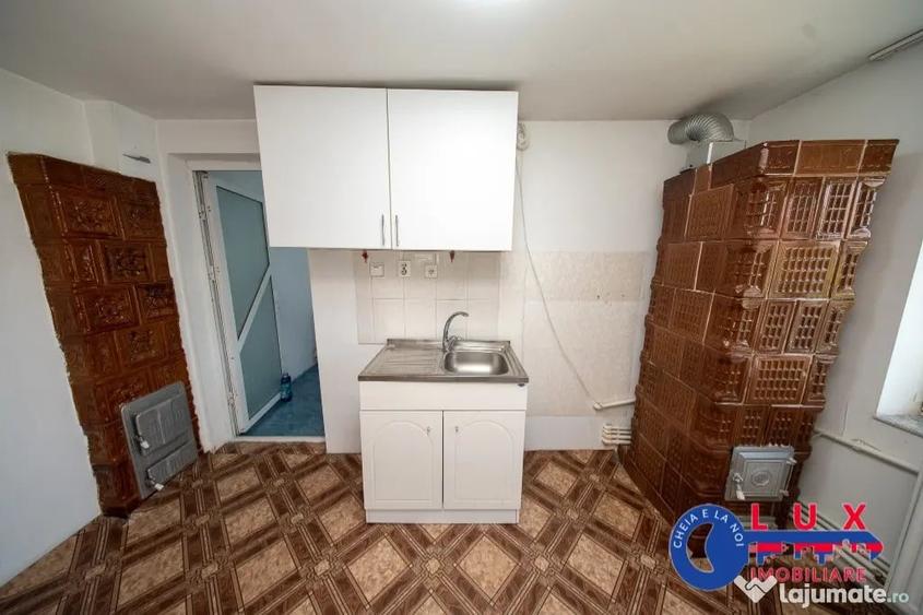 Casă cu 2 camere cu Teren 295 Mp în Babadag