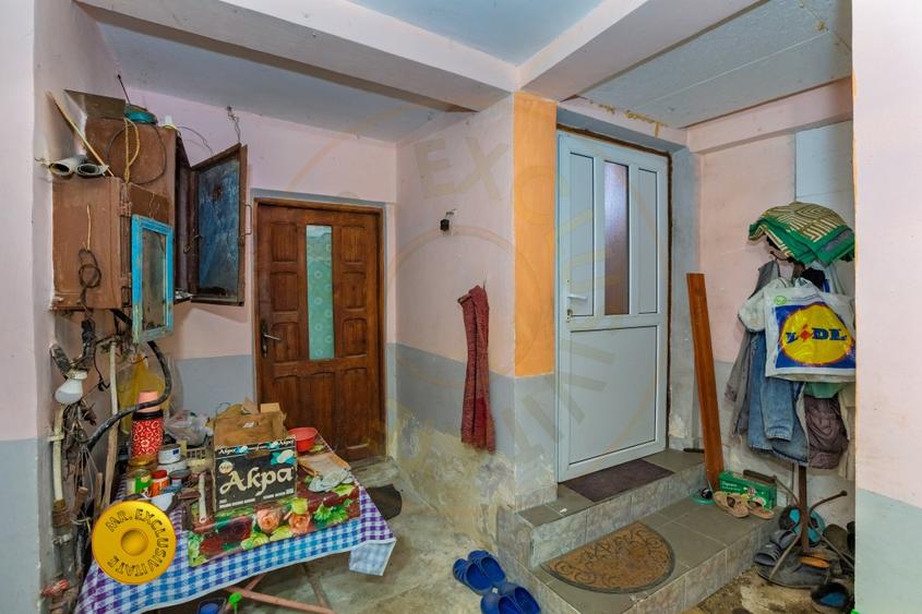 Casă individuală cu 8 camere cu Garaj în Căldăraru