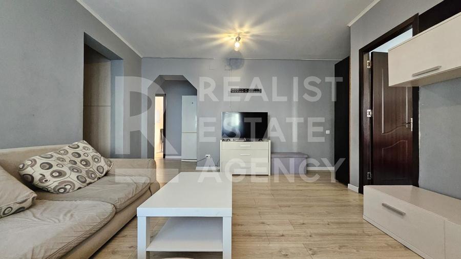 Apartament cu 4 camere decomandat, mobilat în Central