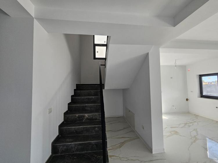 Duplex cu 3 camere cu Teren 365 Mp în Moșnița Veche