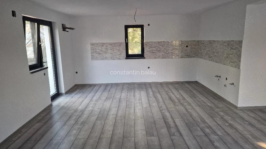 Casă cu 4 camere cu Teren 1800 Mp în Bârsoiu